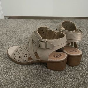 Tan girls faux suede sandals